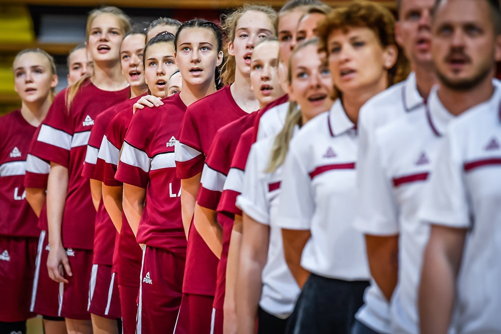 U16 meitenes: ceturtdaļfinālā dramatisks zaudējums Krievijai 