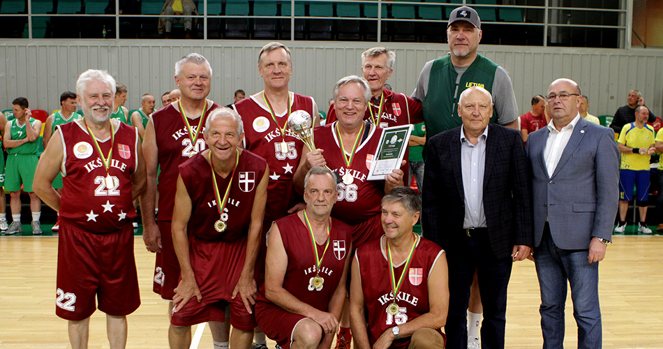 Baltijas kausus maksibasketbolā izcīna Ikšķiles kungi un Tukuma dāmas