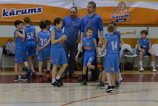 Foto: Kārums kauss: minibasketbola emocijas Daugavas sporta namā