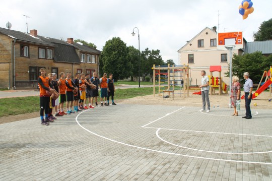 Foto: EuroBasket mantojums: jauns grozs Bauskā