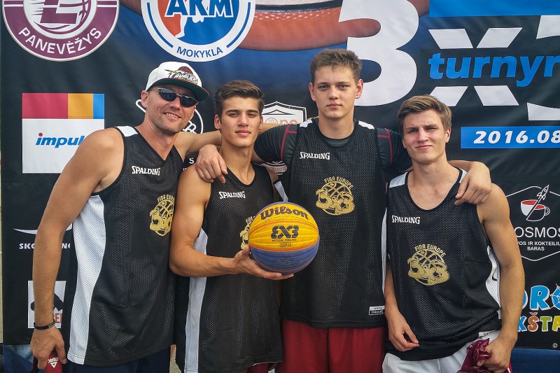 Dambenieks uzvar Paņevēžas 3x3 basketbola turnīra tālmetienu konkursā