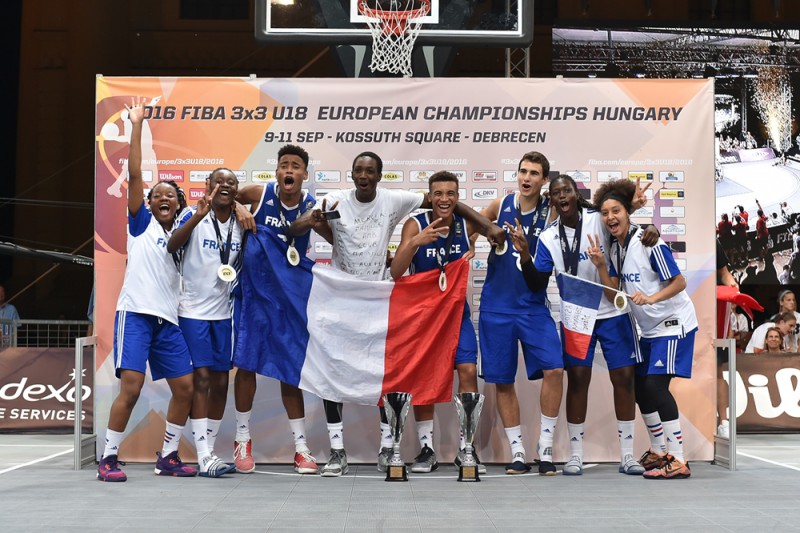 Francijas 3x3 basketbolistiem dubults triumfs Eiropas U18 čempionātā