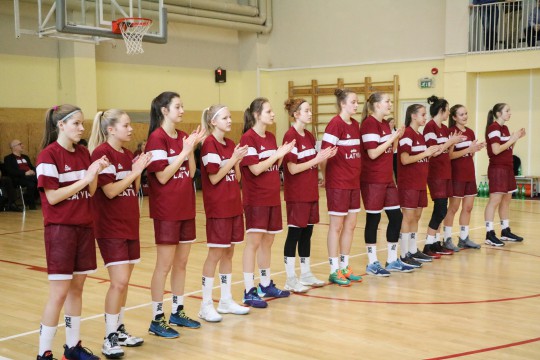 Foto: Baltijas jūras kausa izcīņā Latvijas U16 meitenes pārliecinoši pieveic arī Zviedriju