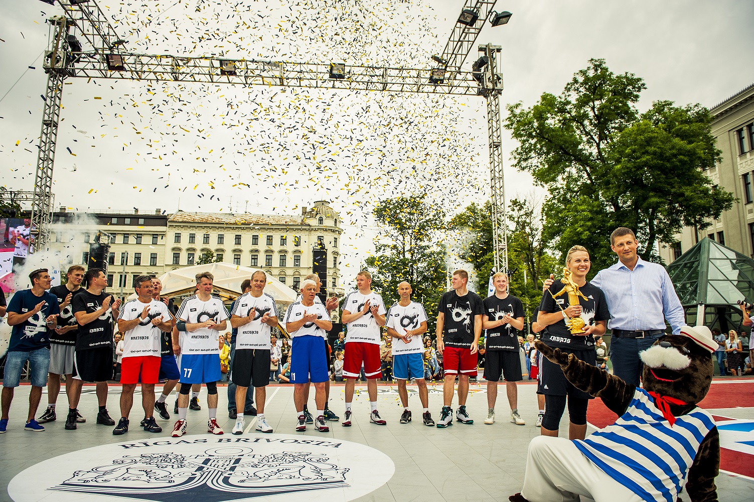  “Krastu mačs”: konkursi un šovi, Ralfs Eilands un StreetFood festivāls