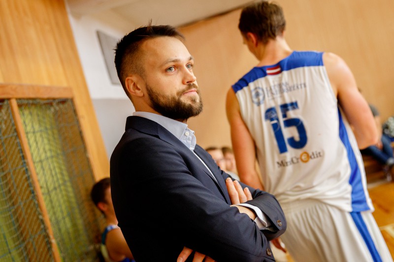 Edijs Šlesers “Basketstudijā 2+1”: “Jaunatnes sportā galvenais mērķis ir spēlētāju attīstība”