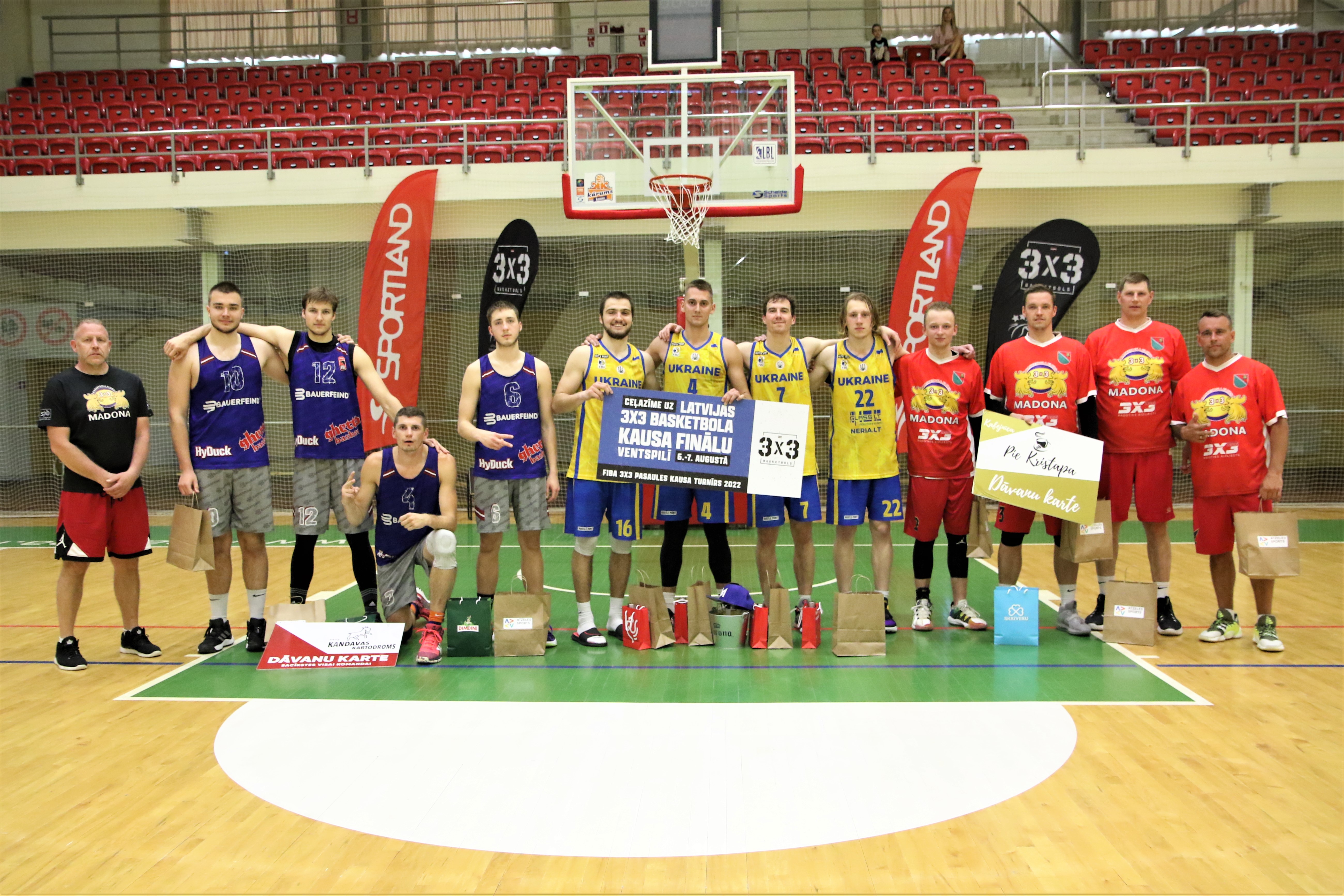 Ukrainas 3x3 basketbolisti apspēlē visus Latvijas kausa posmā Madonā