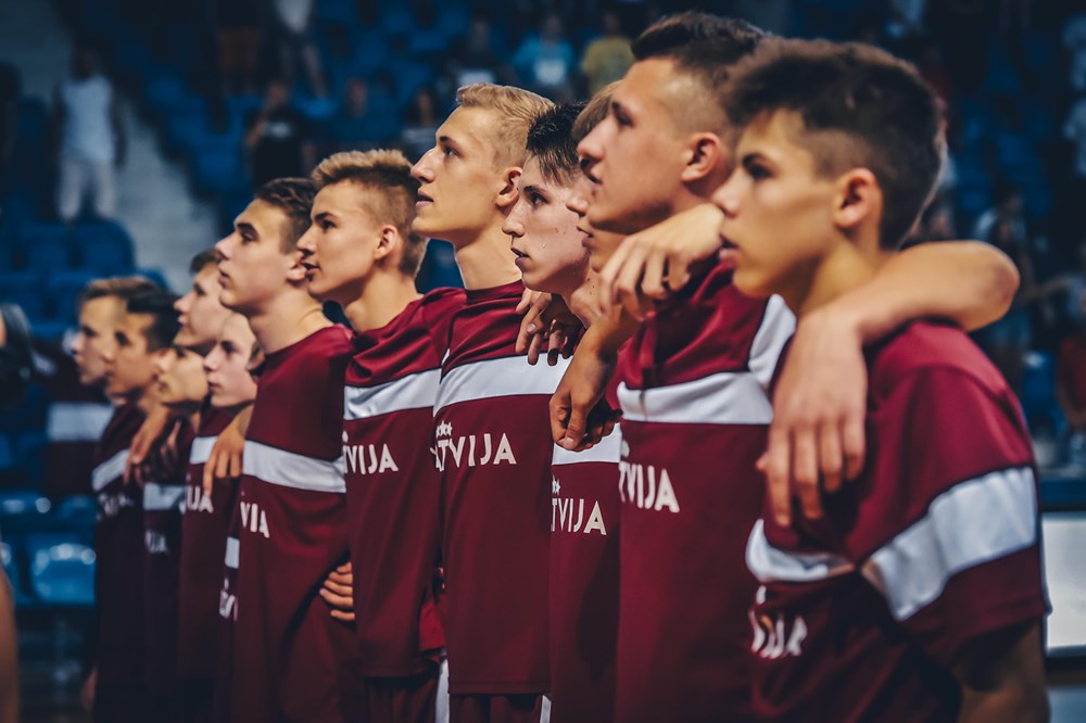 U16 puiši: plkst.17 pirmā cīņa par ceļazīmi uz U17 Pasaules kausu