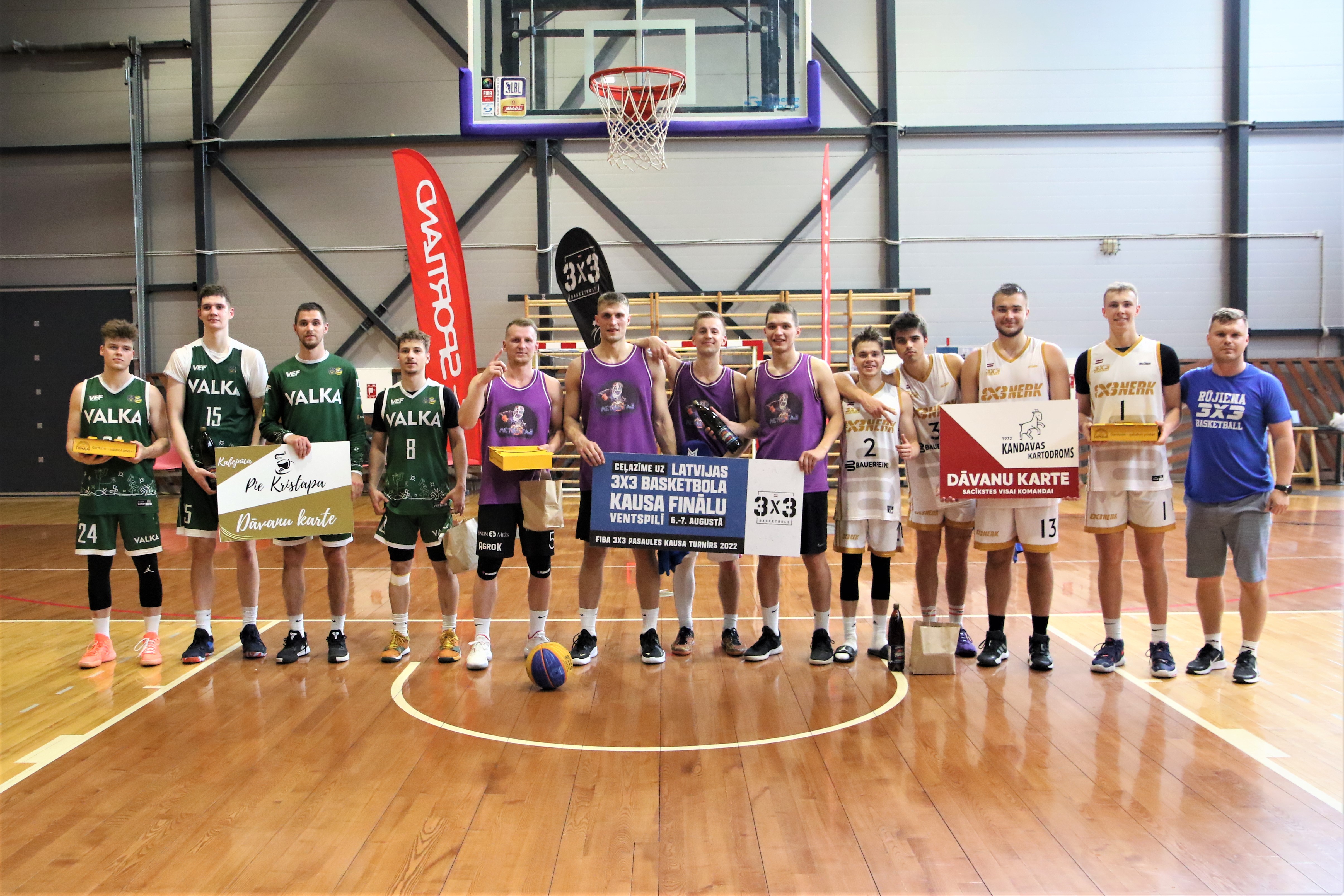 Latvijas 3x3 basketbola kausa Rūjienas posma labākie brāļi Kaufmaņi un Engeri