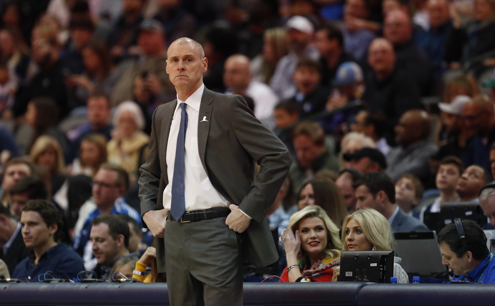 “Dallas Mavericks” galvenais treneris Riks Kārlails trenēs labākos jaunos Eiropas spēlētājus pirmajā “Basketball Without Borders” nometnē Latvijā