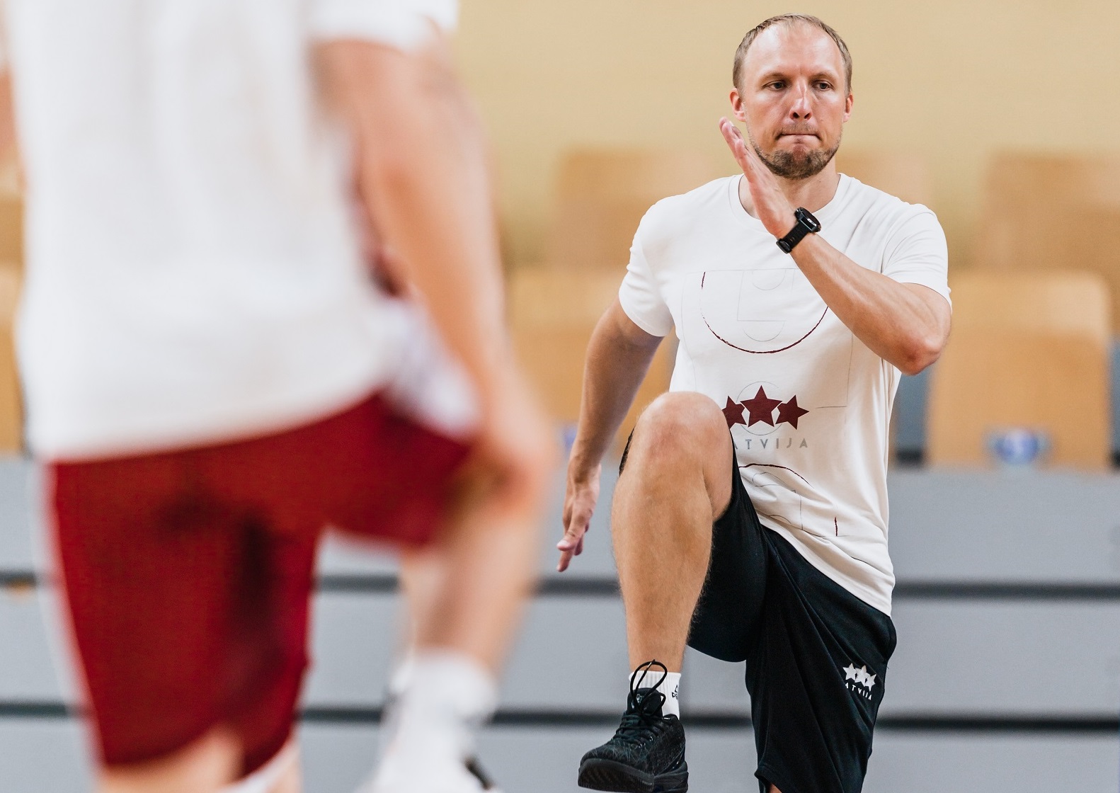 Oskars Ernšteins “Basketstudijā 2+1”: “Vadlīnijas palīdzēs fiziskās sagatavotības vingrinājumus iekļaut basketbola treniņu procesā”