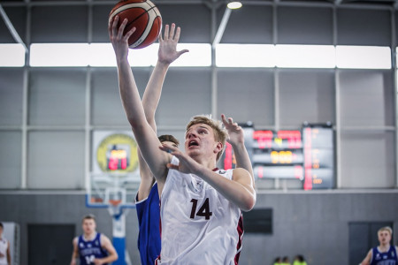 U16 puiši: Igaunija uzveikta, sestdien 17:30 par 13. vietu ar Vāciju