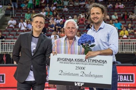 Video: Basketbola labie darbi: VEF piešķir Kisiela stipendiju