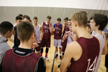 Bērziņš un Ķilps samet 41 punktu, U16 puiši pagarinājumā zaudē Somijai