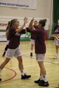 Foto: Baltijas jūras kausa izcīņā Tallinā Latvijas U18 meitenes pieveic Somiju