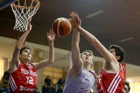 U16 puiši: Turcijas turnīrā uzvara pār mājinieku U15 izlasi (papildināts)