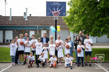 Jauns brīvdabas basketbola grozs Īslīces SOS bērnu ciematā