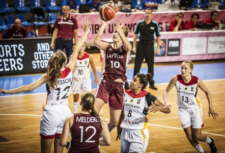 U18 juniores: plkst.22 pusfināla cīņa ar Vācijas juniorēm; tiešraide www.youtube.com/FIBA