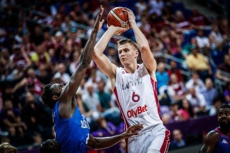 EuroBasket2017: uzbrukuma uzvara pār Lielbritāniju, Dāvim rekords