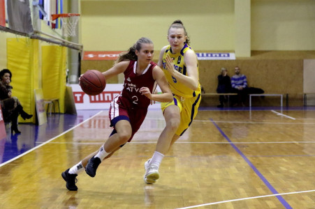 U16 meitenes: Francijas turnīrā zaudējums mājiniecēm