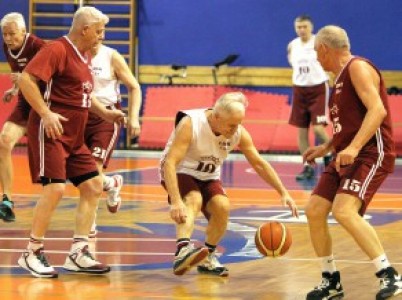 Maksibasketbola čempionātā aizvadītas turnīra otrās daļas pirmās spēles