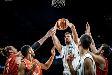 EuroBasket2017: ceturtdaļfinālā iekļūst arī Serbija, Spānija un Krievija