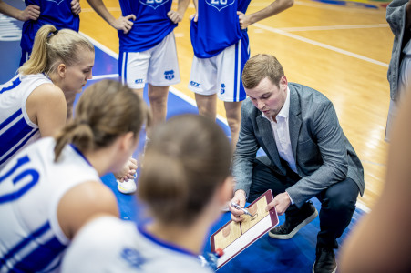 Douglas LSBL: Vītola debitē ar 17+14; nedēļas nogalē cīņa par Final 4