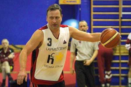 Maksibasketbols: Izcili produktīvs sniegums Jākobsonam un Spilam