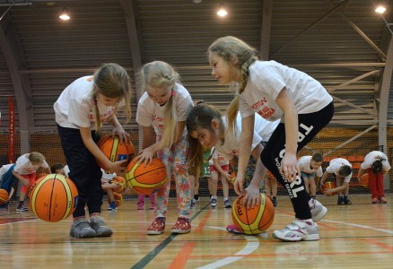 Basketbols aicina mazos talsiniekus