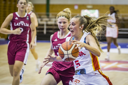 U20 sievietes: zaudējums Spānijai, trešdien 16:15 astotdaļfinālā ar Beļģiju 