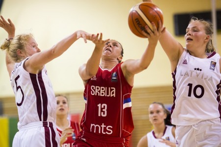 U16 meitenes: Serbija pieveikta, ceturtdaļfinālā trešdien 21:45 ar Vāciju