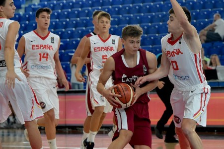 U16 puiši: zaudējums Spānijai, sestdien 19:15 ar Zviedriju 