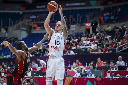 EuroBasket2017: Porziņģim un Timmam pa 27, Strēlniekam rekords, uzvara ar komandas darbu