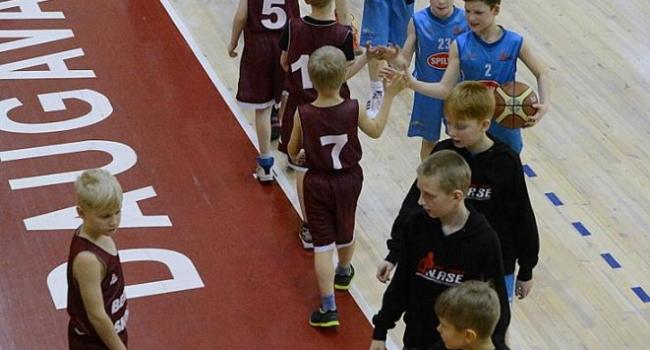 Foto: Kārums kauss: minibasketbola emocijas Daugavas sporta namā